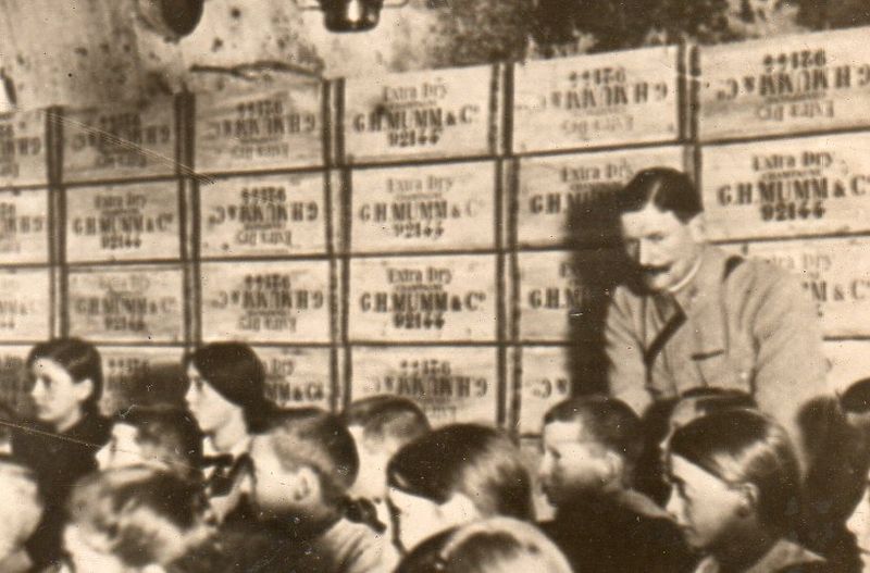 WWI--e--women kids wine det689
